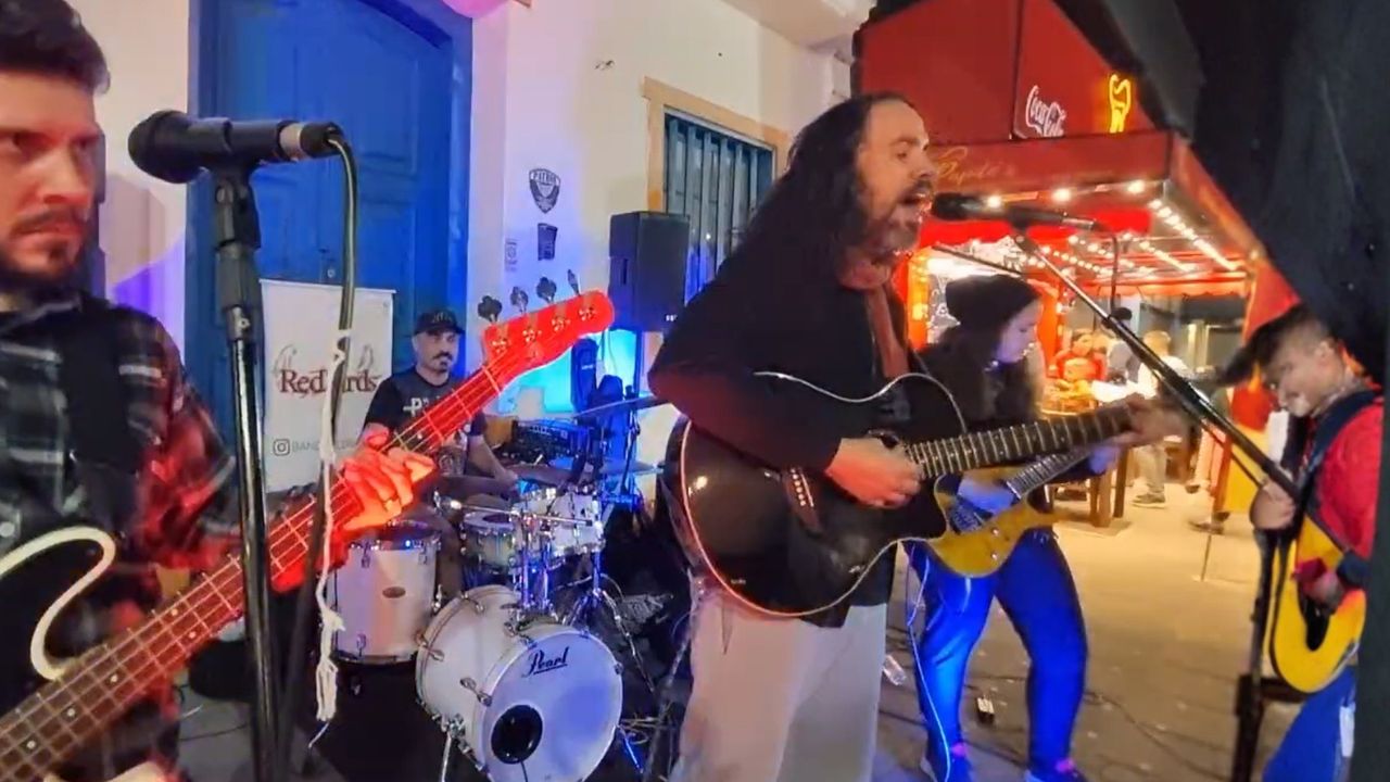 michel gaiba banda red birds rua da praia.jpg